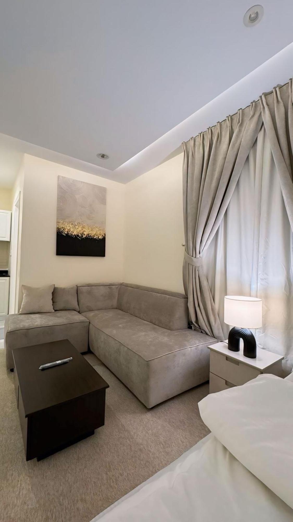 Cozy Modern Studio In Almurooj Apartment *